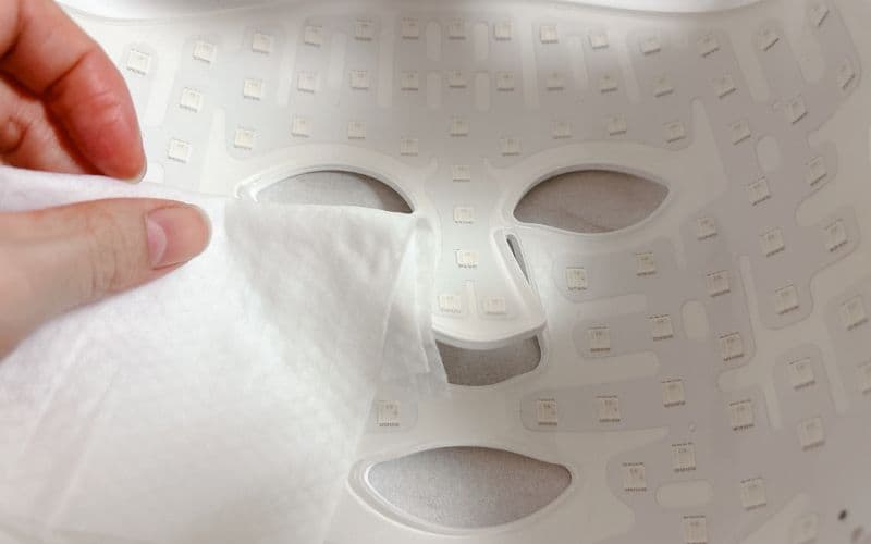 カレントボディLEDマスクの使い方の手順⑤終わったらマスクを簡単にお手入れ