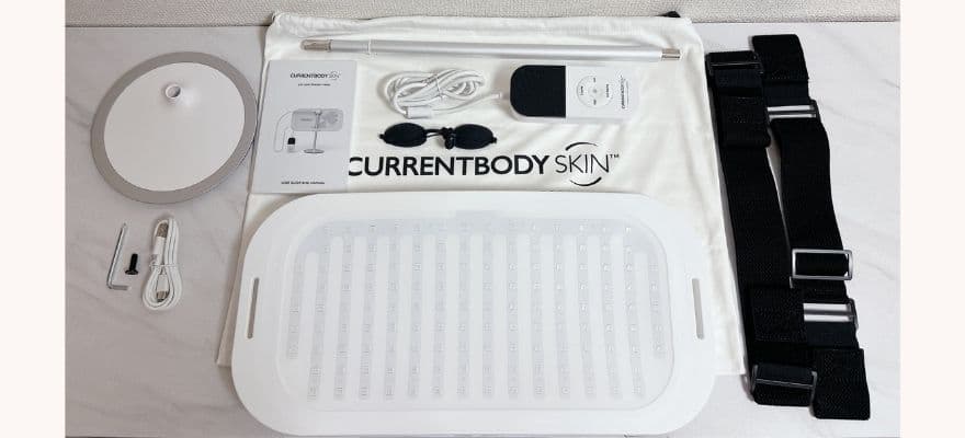 LEDパネルは公式に案内されているものの他、スタンド組み立て用の六角レンチとネジも入っていました。